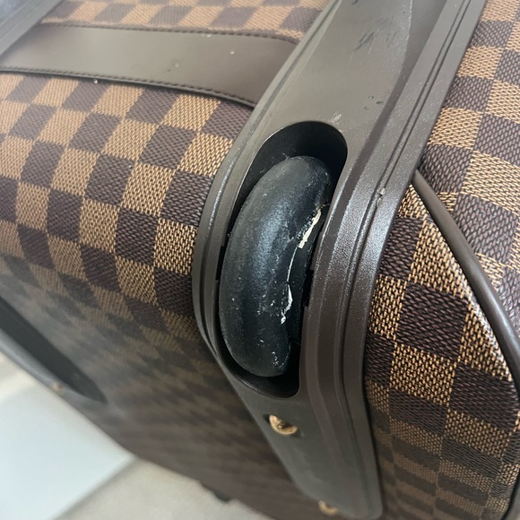 Louis Vuitton Pegase 55 in Damier Ebene - Picture 13 of 15